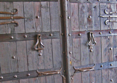 herrajes artesanales puertas